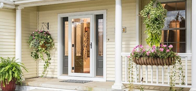 screen door installation in Casselberry
